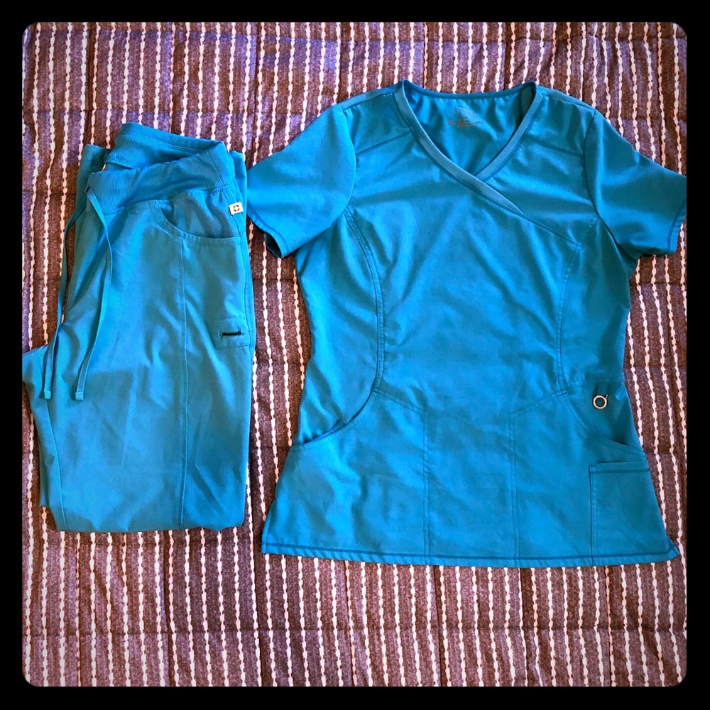 Cherokee Infinity Scrub Set Size Med in Turquoise